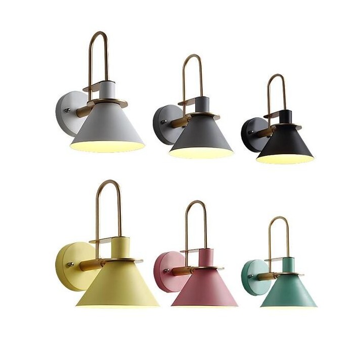 Настенный светильник из скандинавского металла