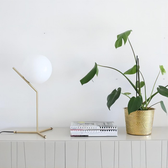 IC Lights table lamp