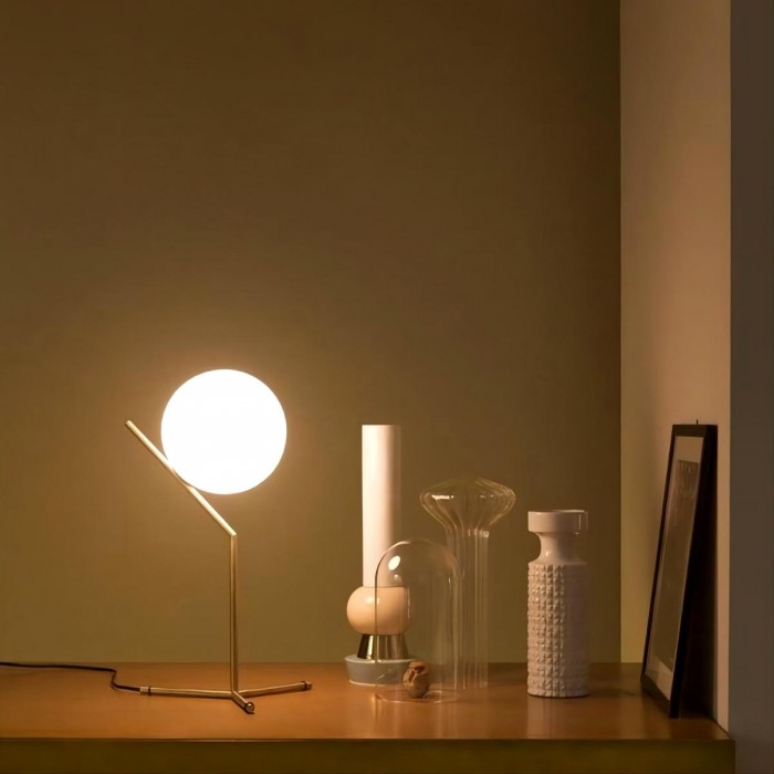 IC Lights table lamp