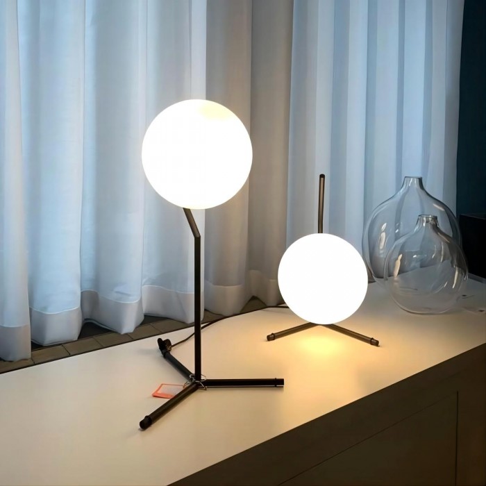 IC Lights table lamp