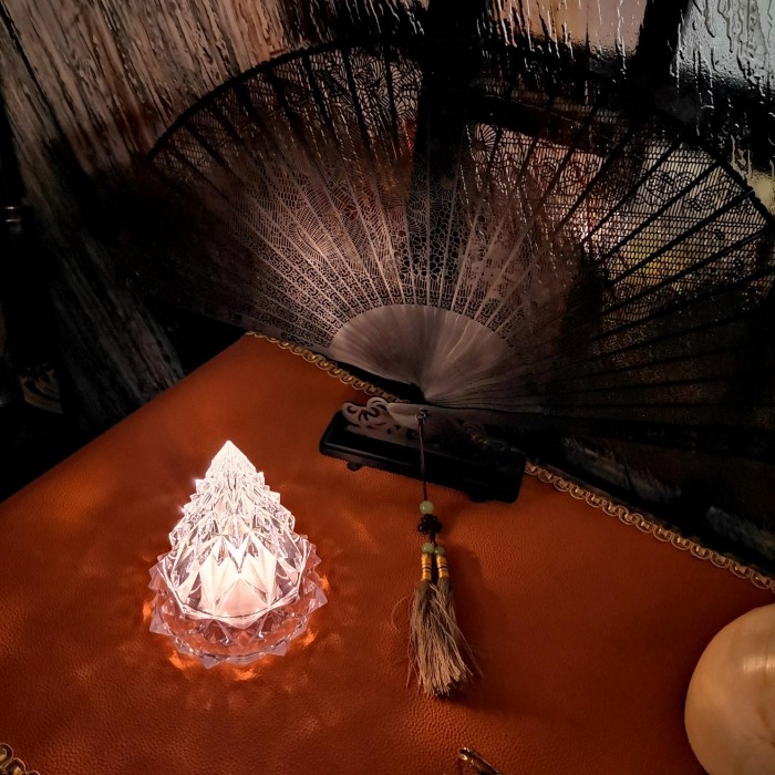 Настольная лампа с хрустальной батареей Iceberg