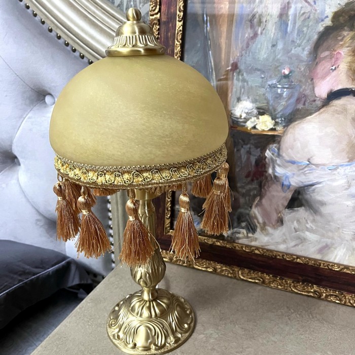 Романтическая винтажная прикроватная лампа