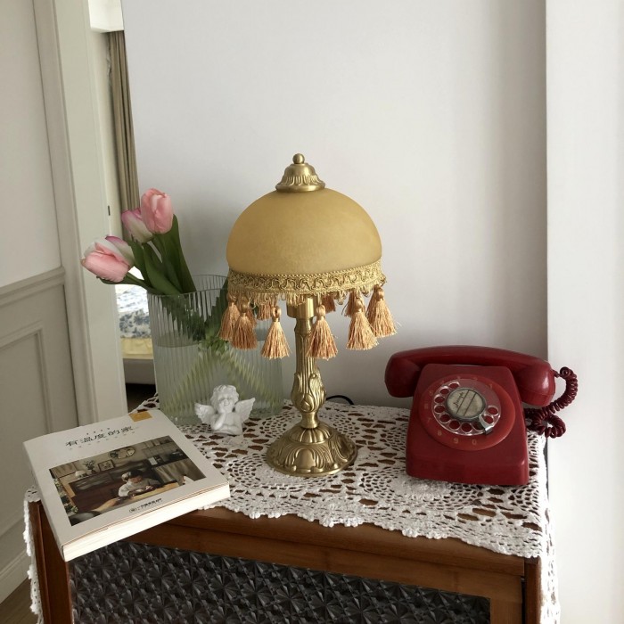 Романтическая винтажная прикроватная лампа