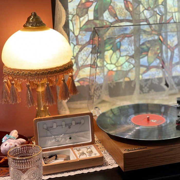 Романтическая винтажная прикроватная лампа