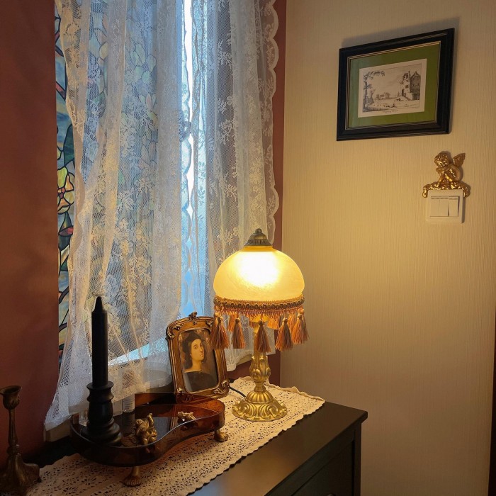 Романтическая винтажная прикроватная лампа