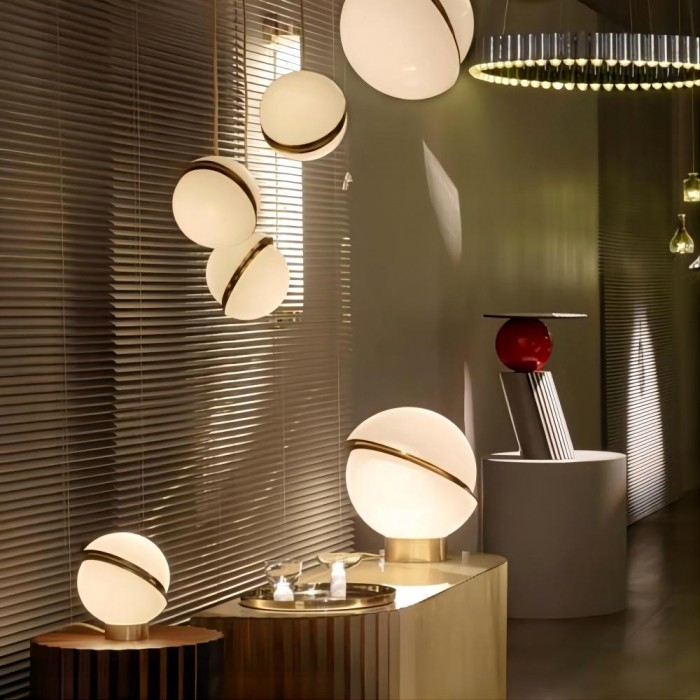 Crescent pendant lamp