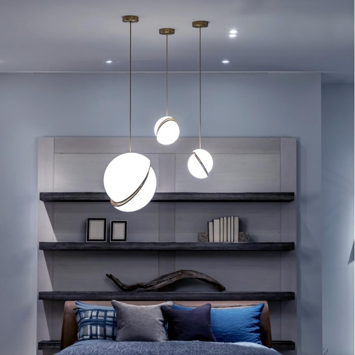 Crescent pendant lamp