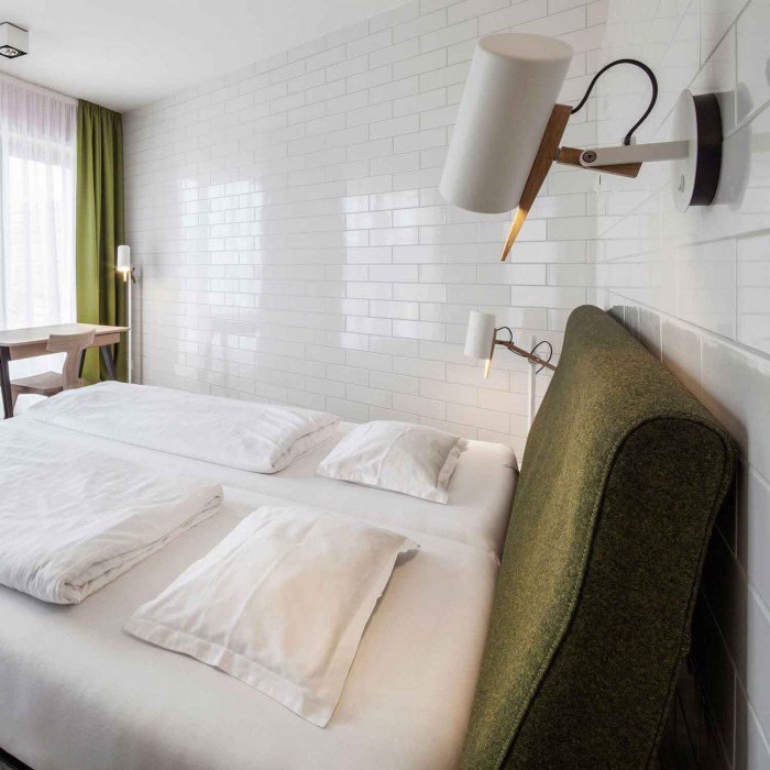 Scantling table lamp