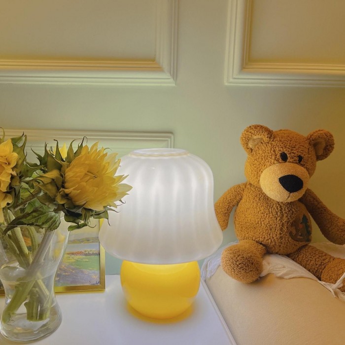 Q кремовая настольная лампа