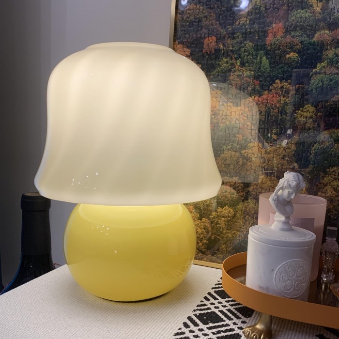 Q кремовая настольная лампа