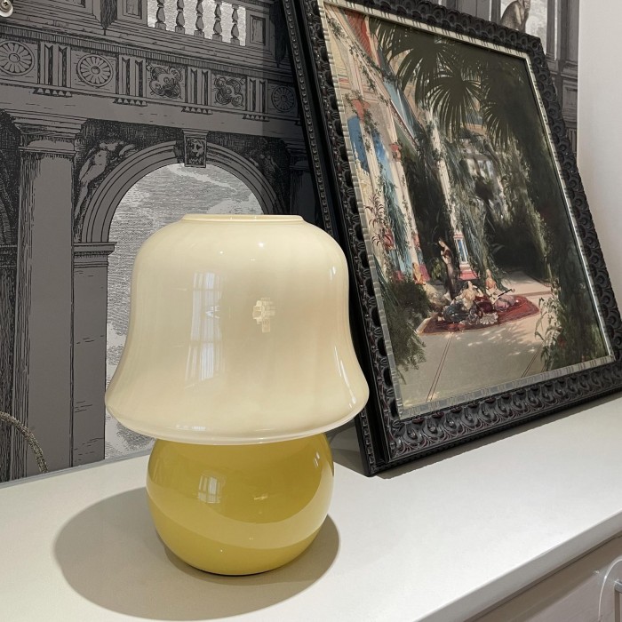 Q кремовая настольная лампа