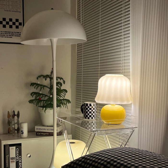 Q кремовая настольная лампа