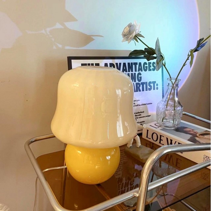 Q кремовая настольная лампа