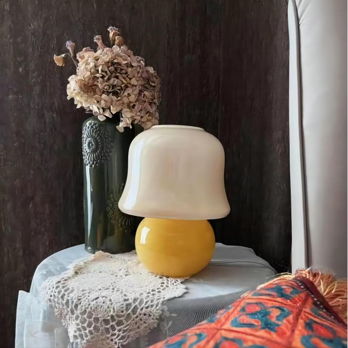 Q кремовая настольная лампа