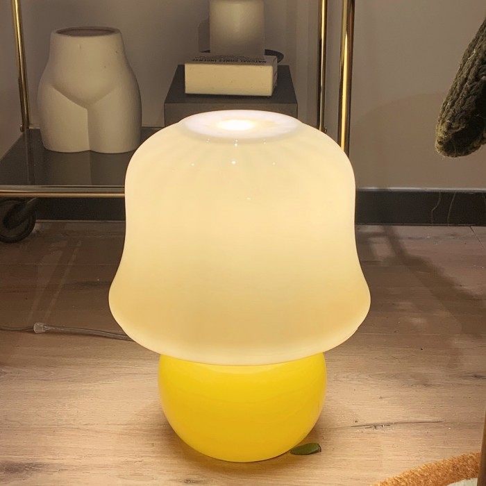 Q кремовая настольная лампа