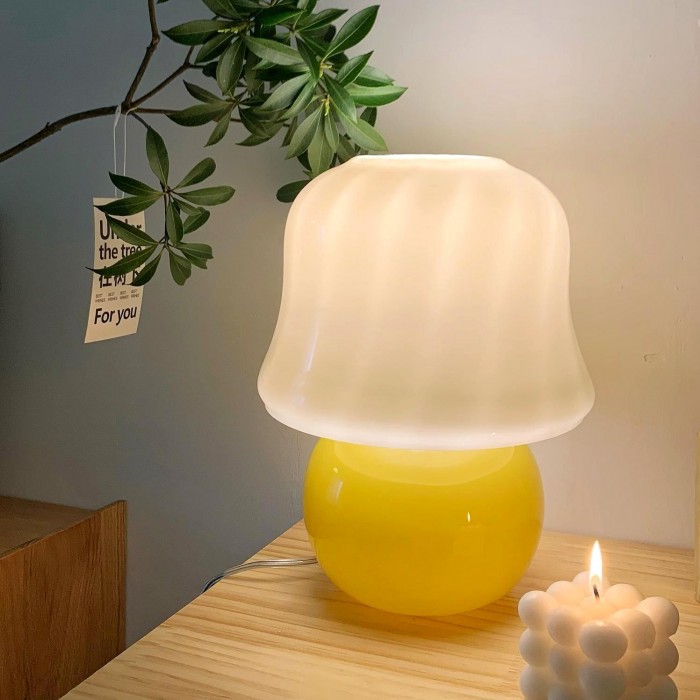 Q кремовая настольная лампа