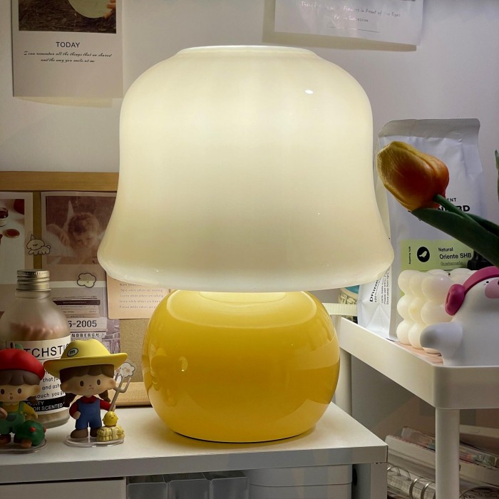 Q кремовая настольная лампа