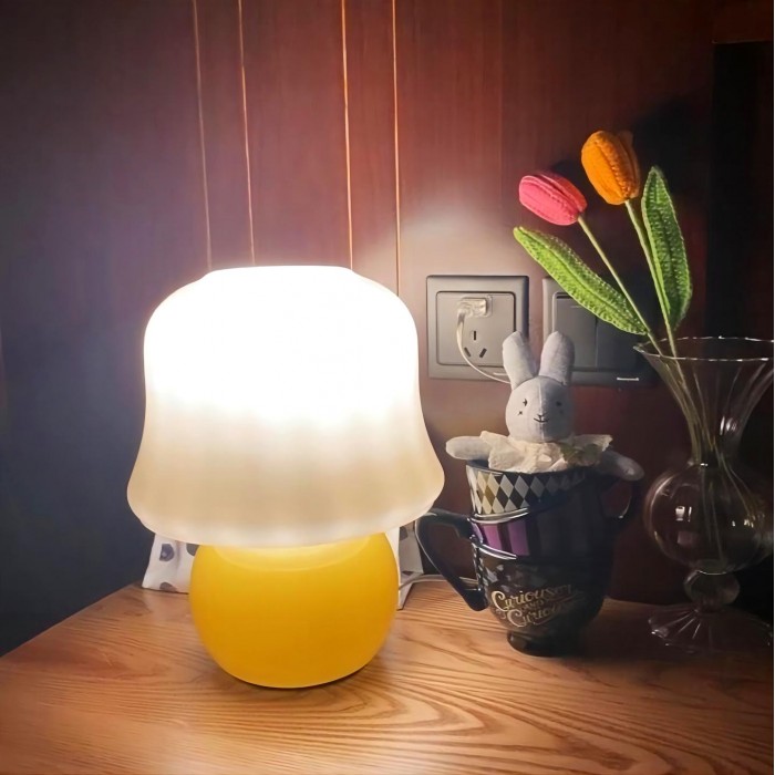 Q кремовая настольная лампа