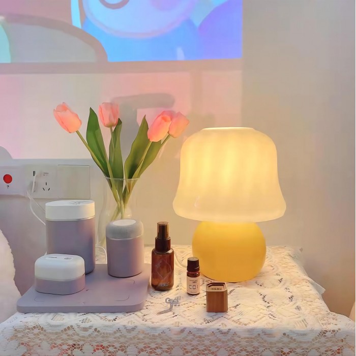 Q кремовая настольная лампа