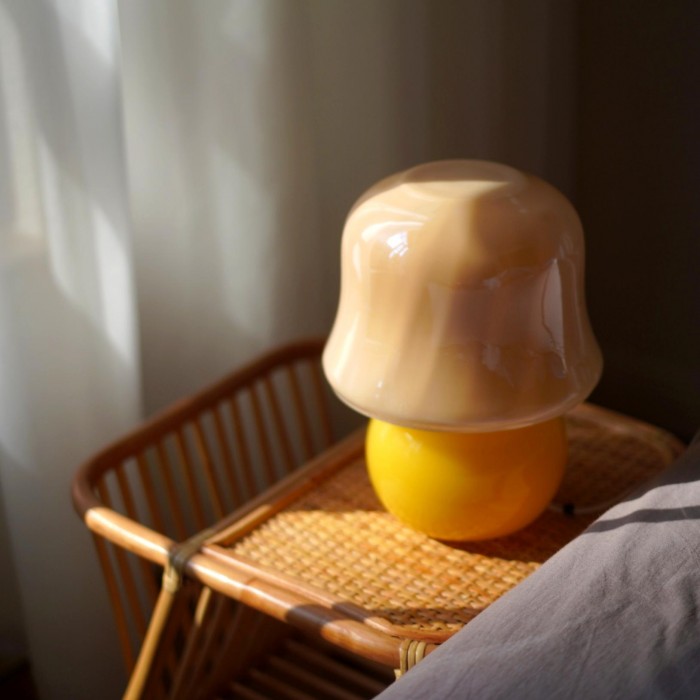 Q кремовая настольная лампа