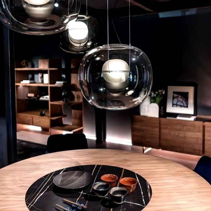 Большая подвесная лампа