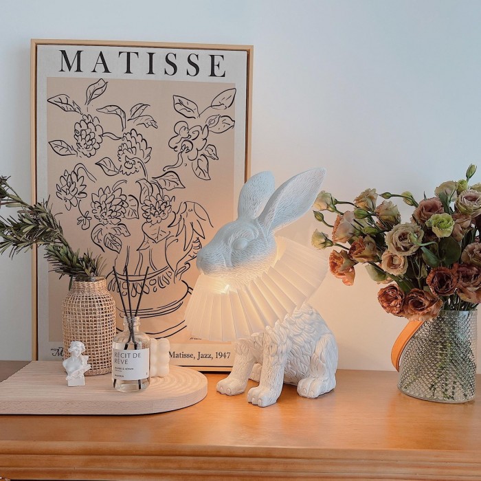 Modern rabbit table lamp