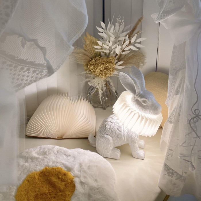 Modern rabbit table lamp
