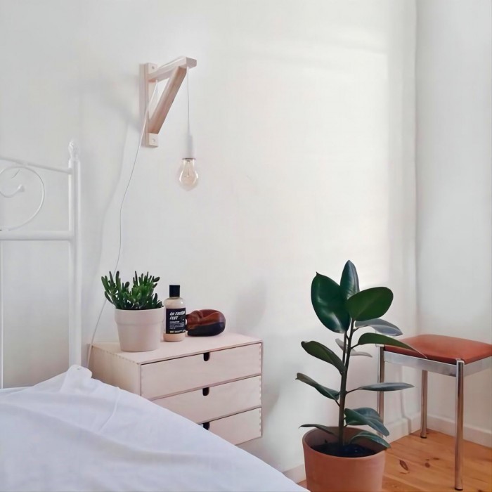 Деревянный настенный светильник