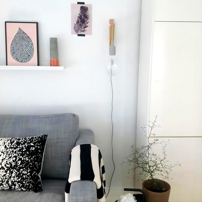 Деревянный настенный светильник