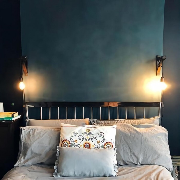 Деревянный настенный светильник