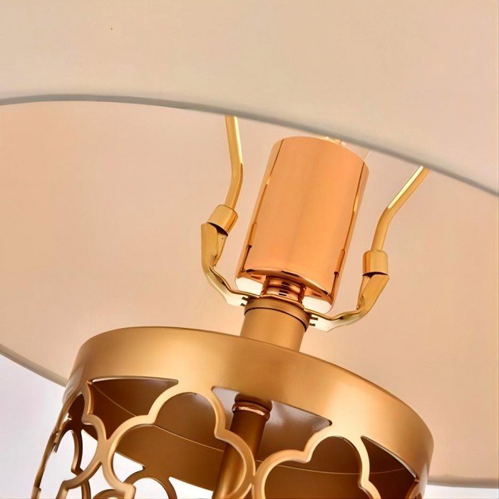 Настольная лампа из ажурного металла