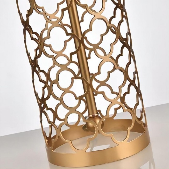 Настольная лампа из ажурного металла