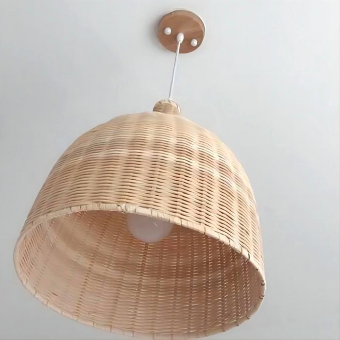 Подвесной светильник из ротанга