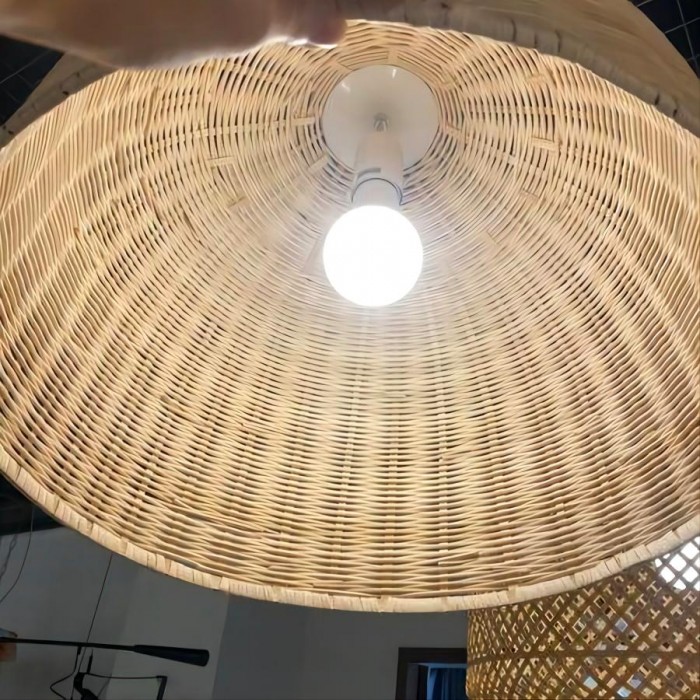 Подвесной светильник из ротанга
