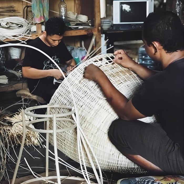 Подвесной светильник из ротанга