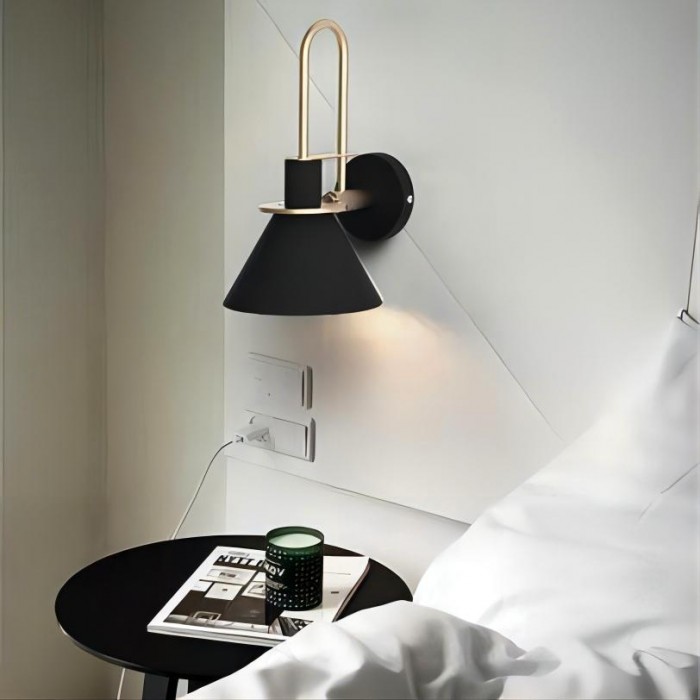 Настенный светильник из скандинавского металла