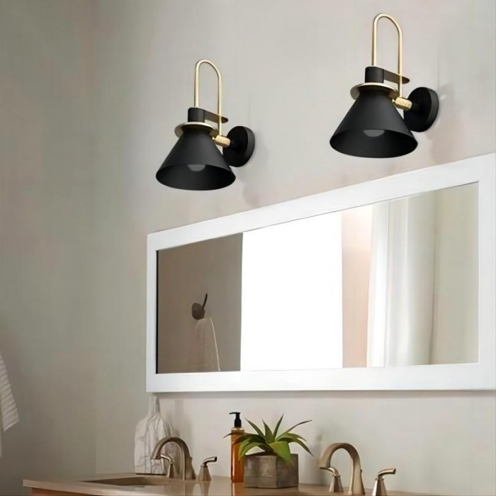 Настенный светильник из скандинавского металла