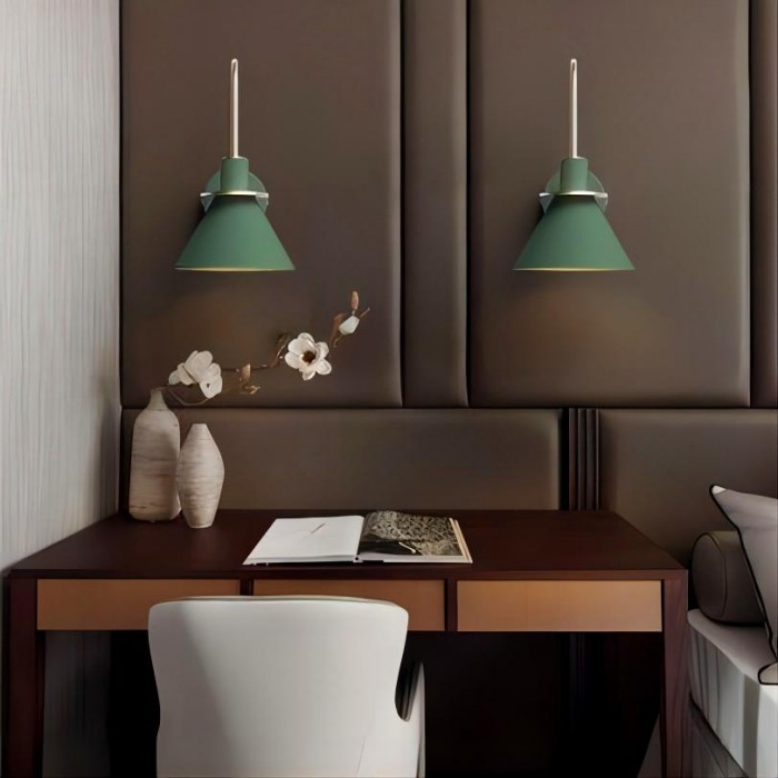 Настенный светильник из скандинавского металла