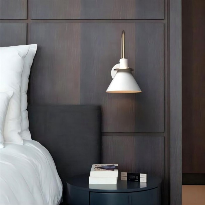 Настенный светильник из скандинавского металла