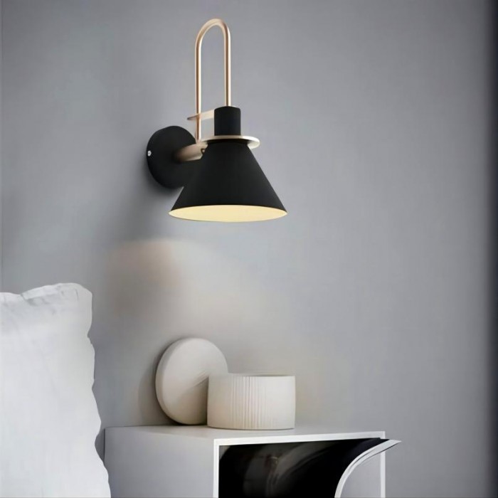 Настенный светильник из скандинавского металла