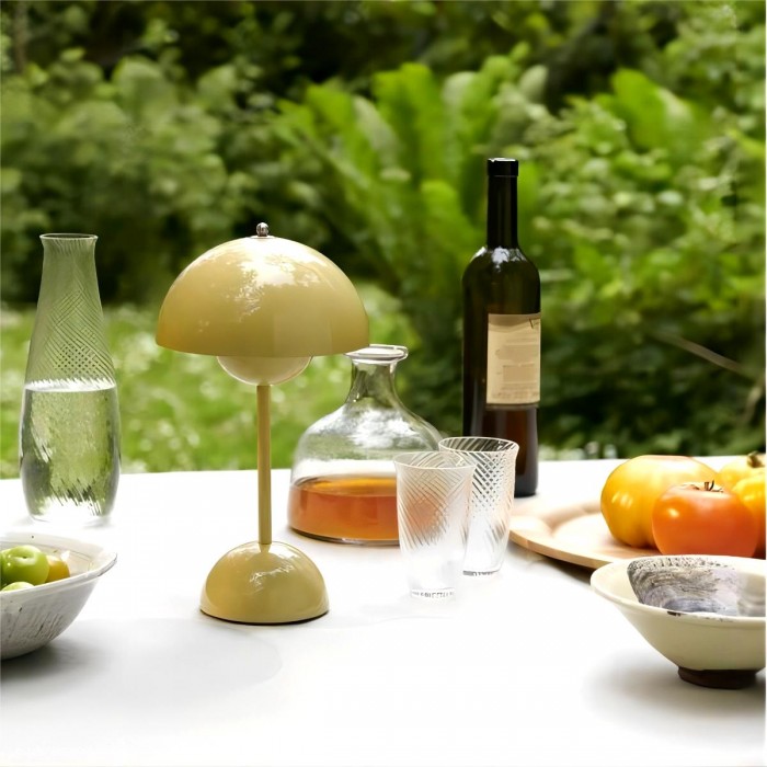 Flowerpot VP9 Table Lamp