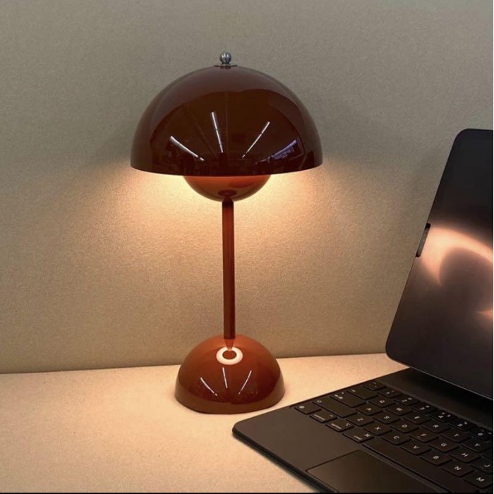 Flowerpot VP9 Table Lamp