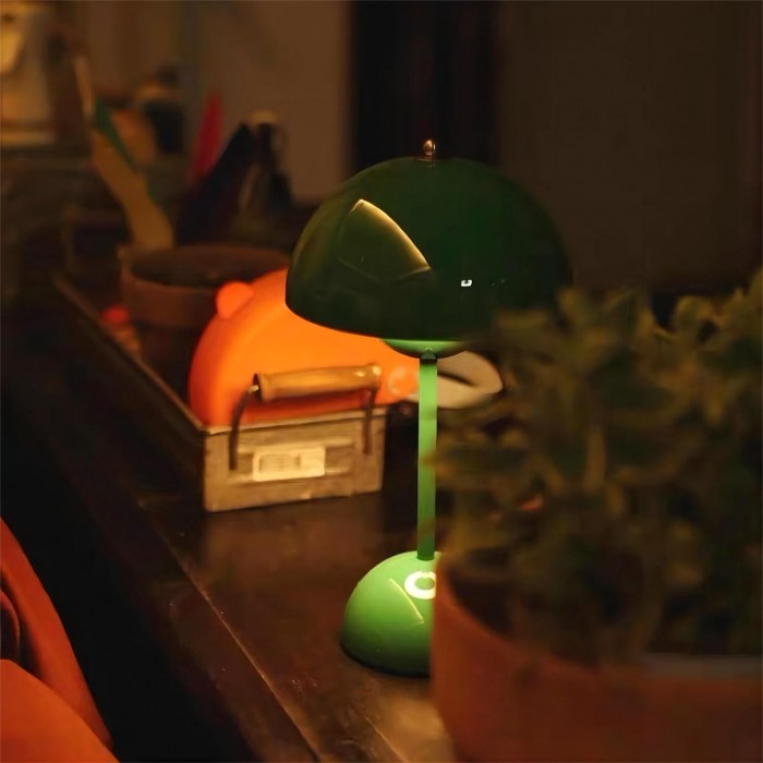 Flowerpot VP9 Table Lamp