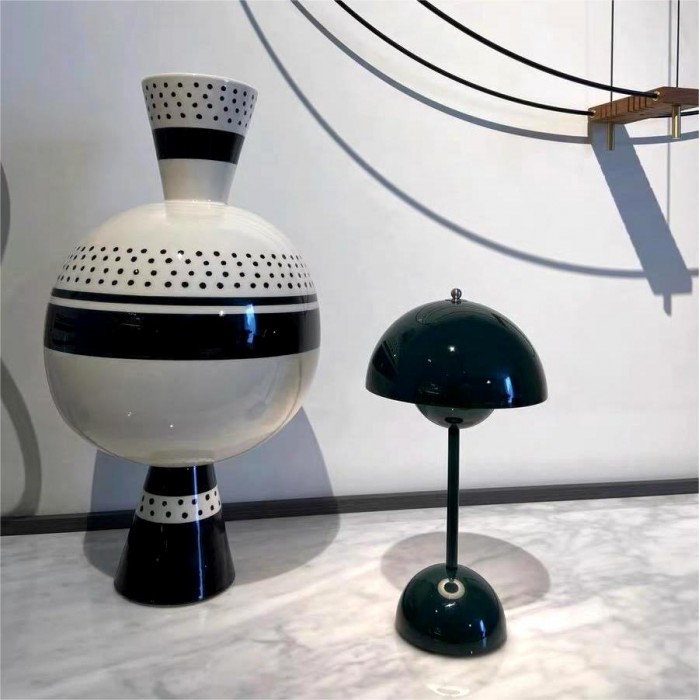 Flowerpot VP9 Table Lamp