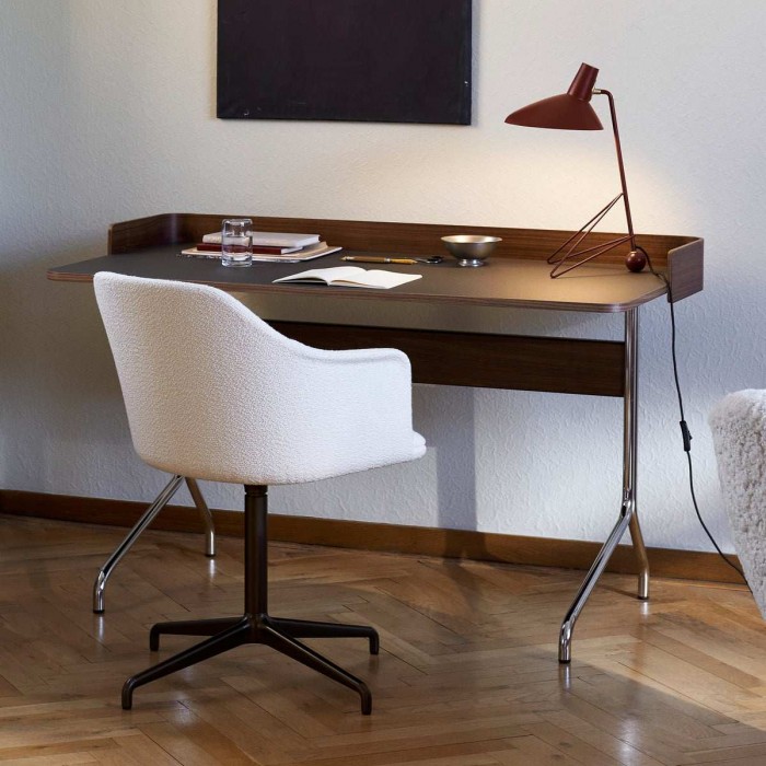 HM9 Tripod Table Lamp