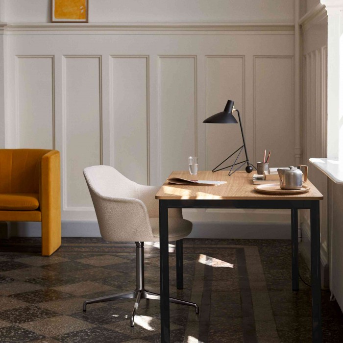 HM9 Tripod Table Lamp