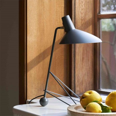 HM9 Tripod Table Lamp