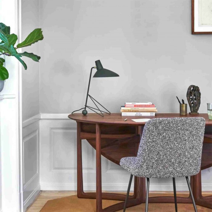 HM9 Tripod Table Lamp