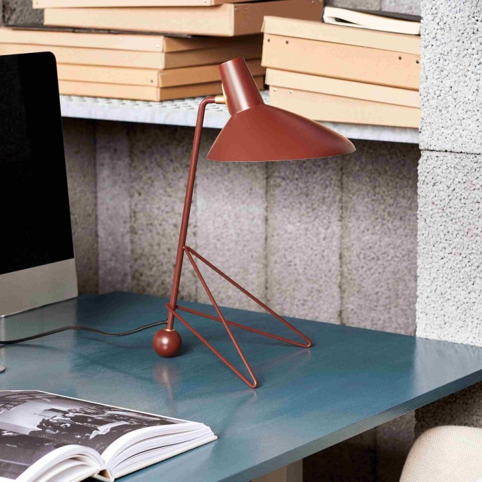 HM9 Tripod Table Lamp