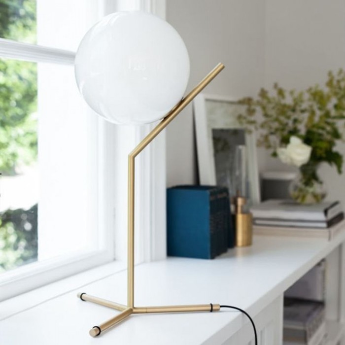 IC Lights table lamp